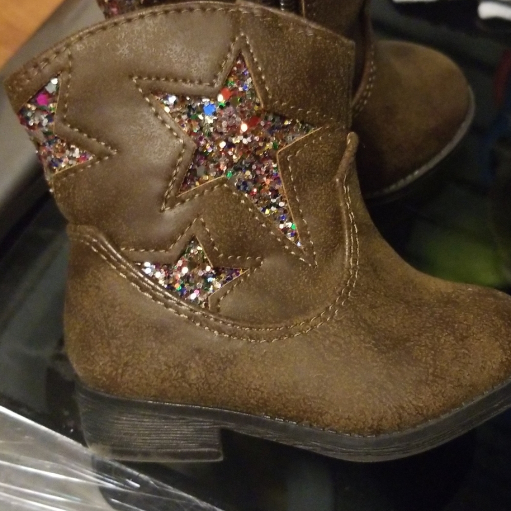 Cowgirl boots size 3